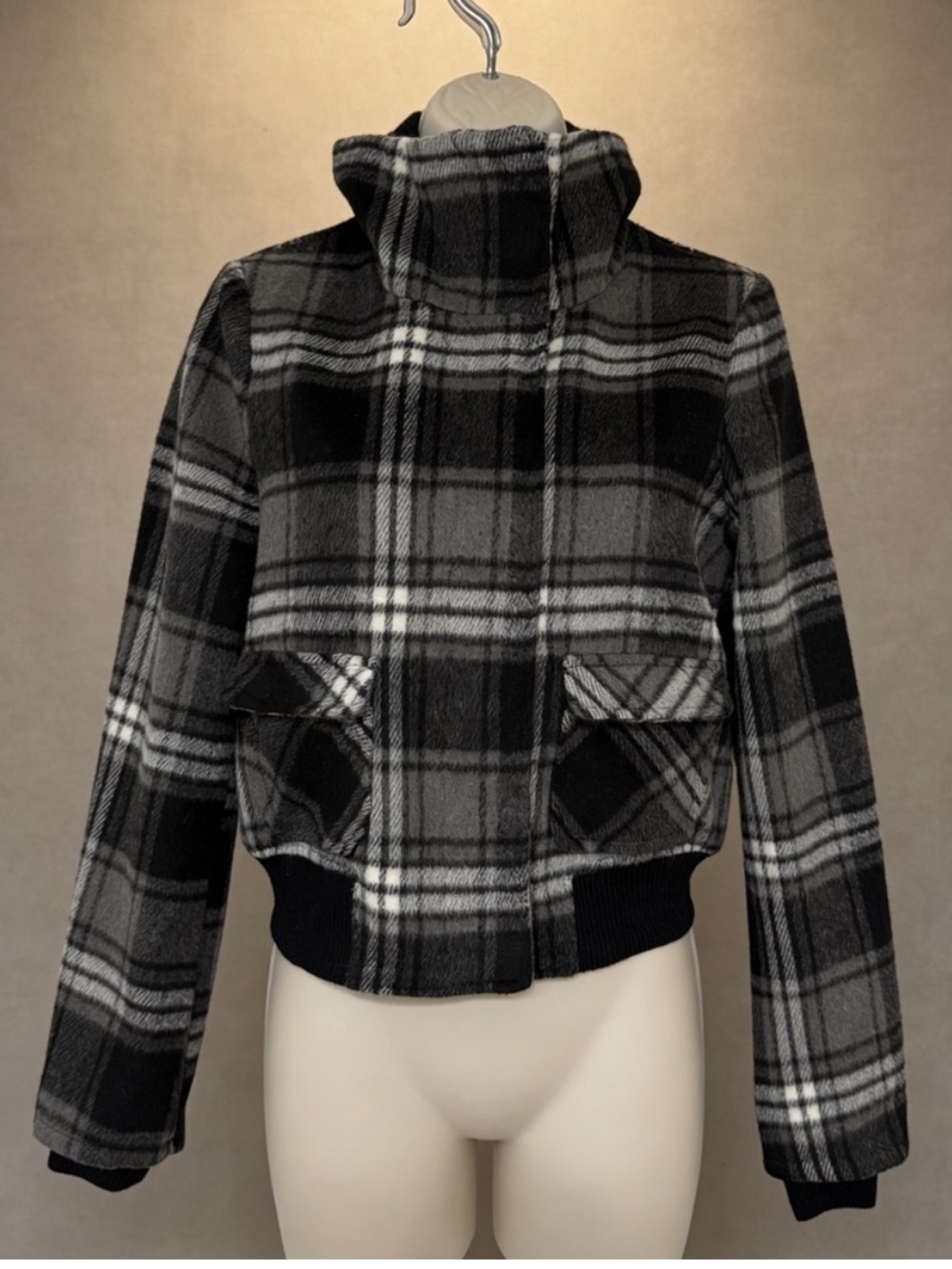 Forever 21 Plaid Cropped Jacket Black Gray Wool Blend Button Front Size S